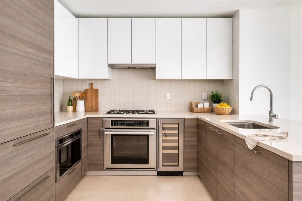 Condominium at 1 Franklin # 2514, Boston MA 02110, photo 5 of 11