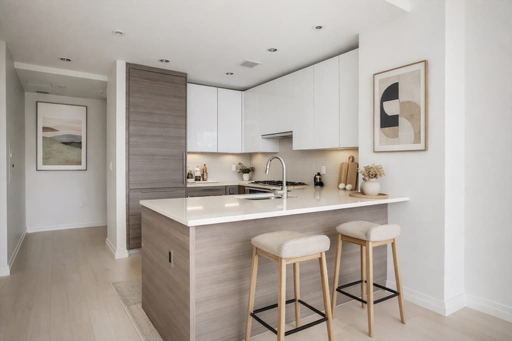 Condominium at 1 Franklin # 2514, Boston MA 02110, photo 4 of 11
