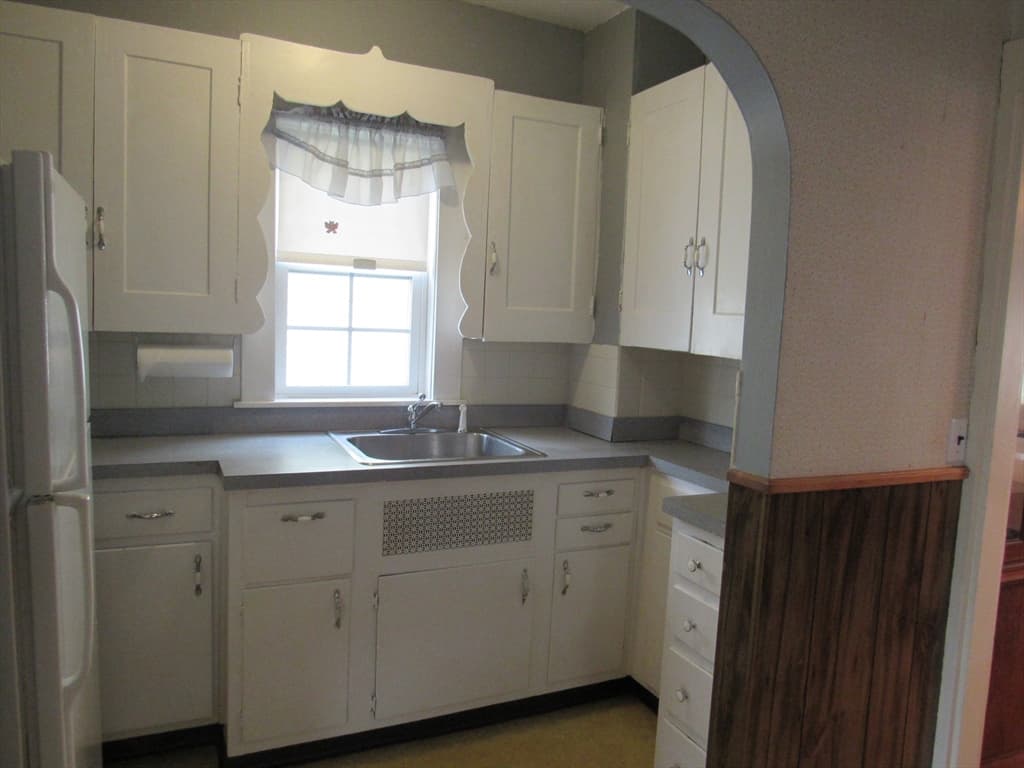 Single Family Residence at 260 Newbury Ave, Quincy MA 02171, photo 9 of 23