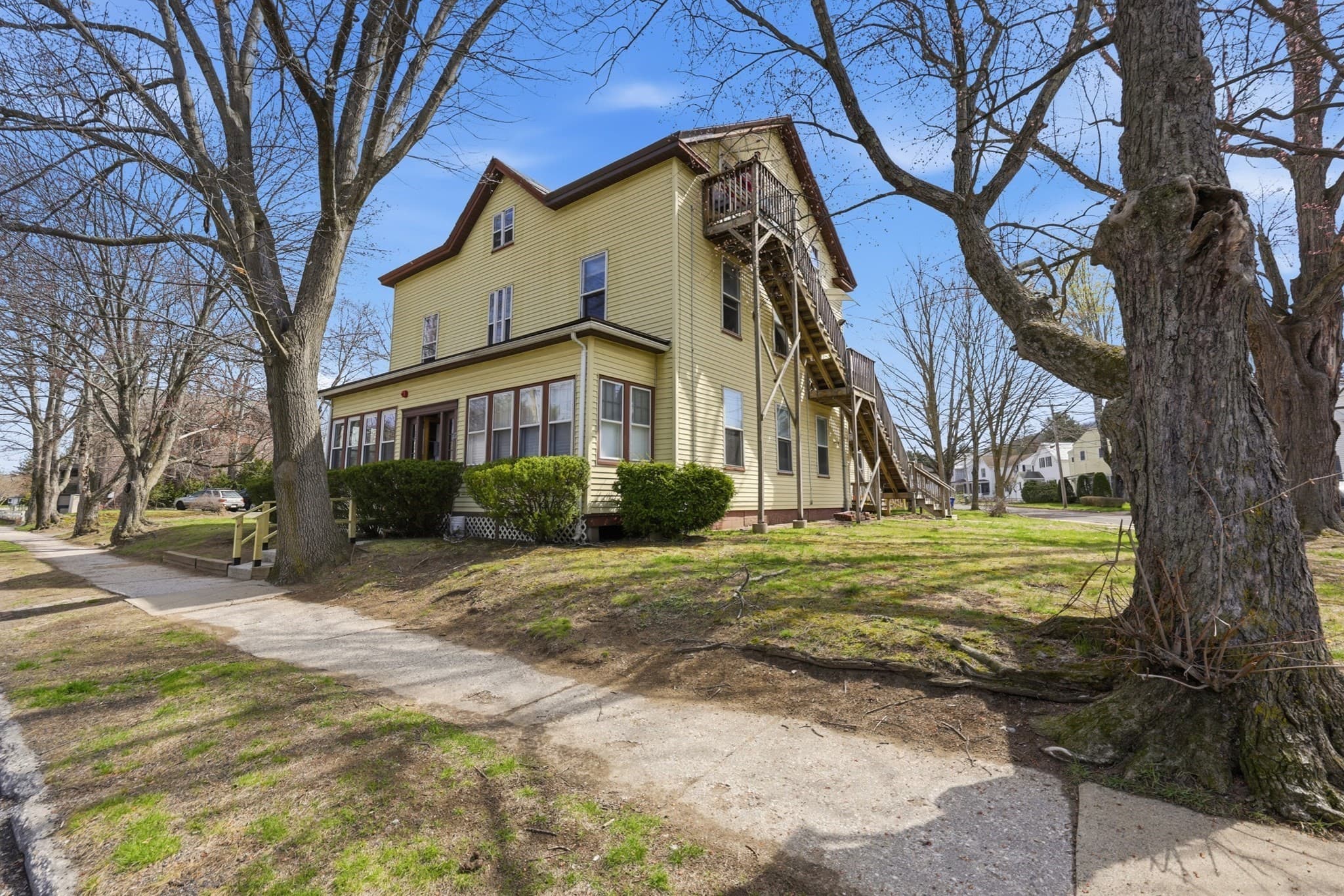 5-9 Family at 17 Adams St, Easthampton MA 01027, photo 6 of 24