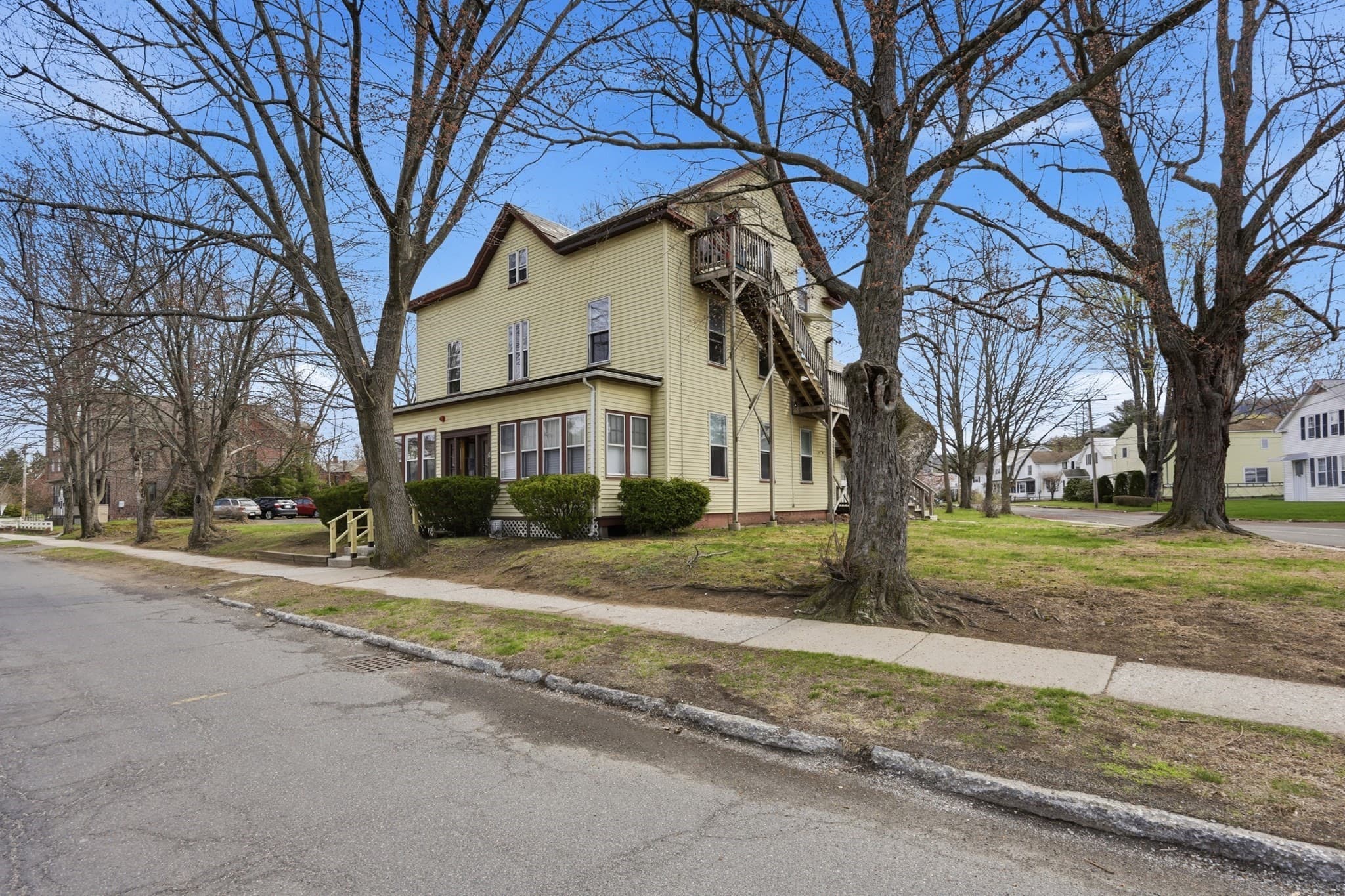 5-9 Family at 17 Adams St, Easthampton MA 01027, photo 7 of 24