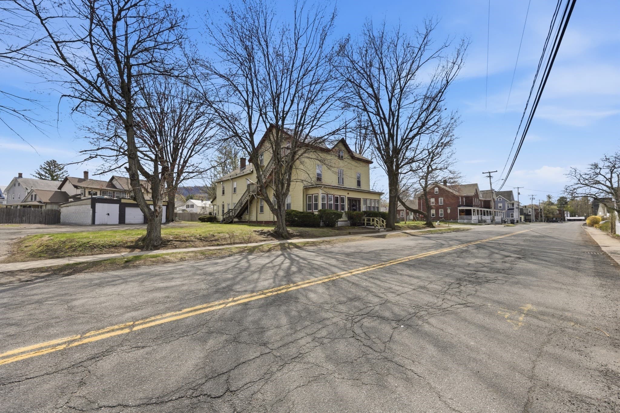 5-9 Family at 17 Adams St, Easthampton MA 01027, photo 5 of 24