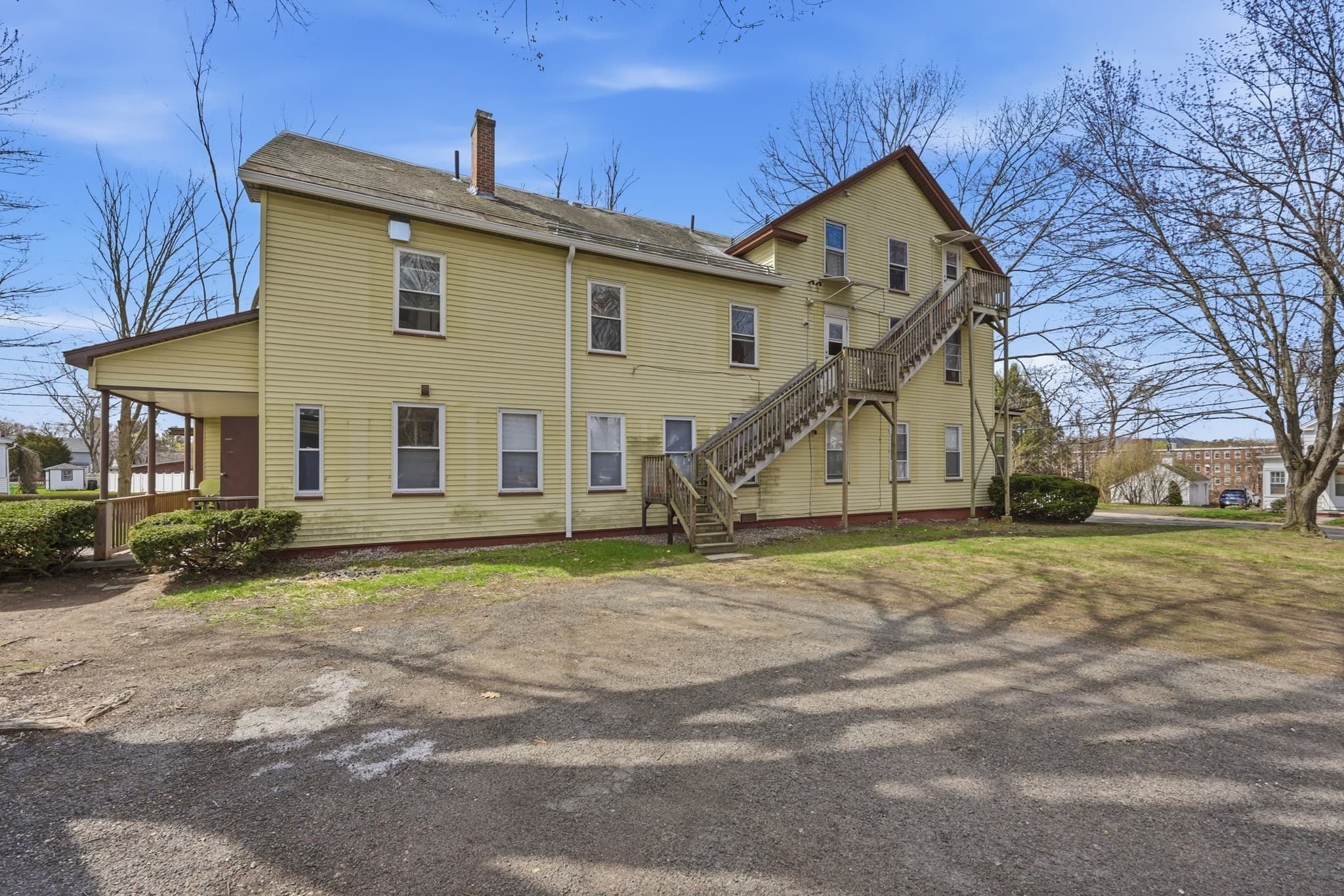 5-9 Family at 17 Adams St, Easthampton MA 01027, photo 10 of 24
