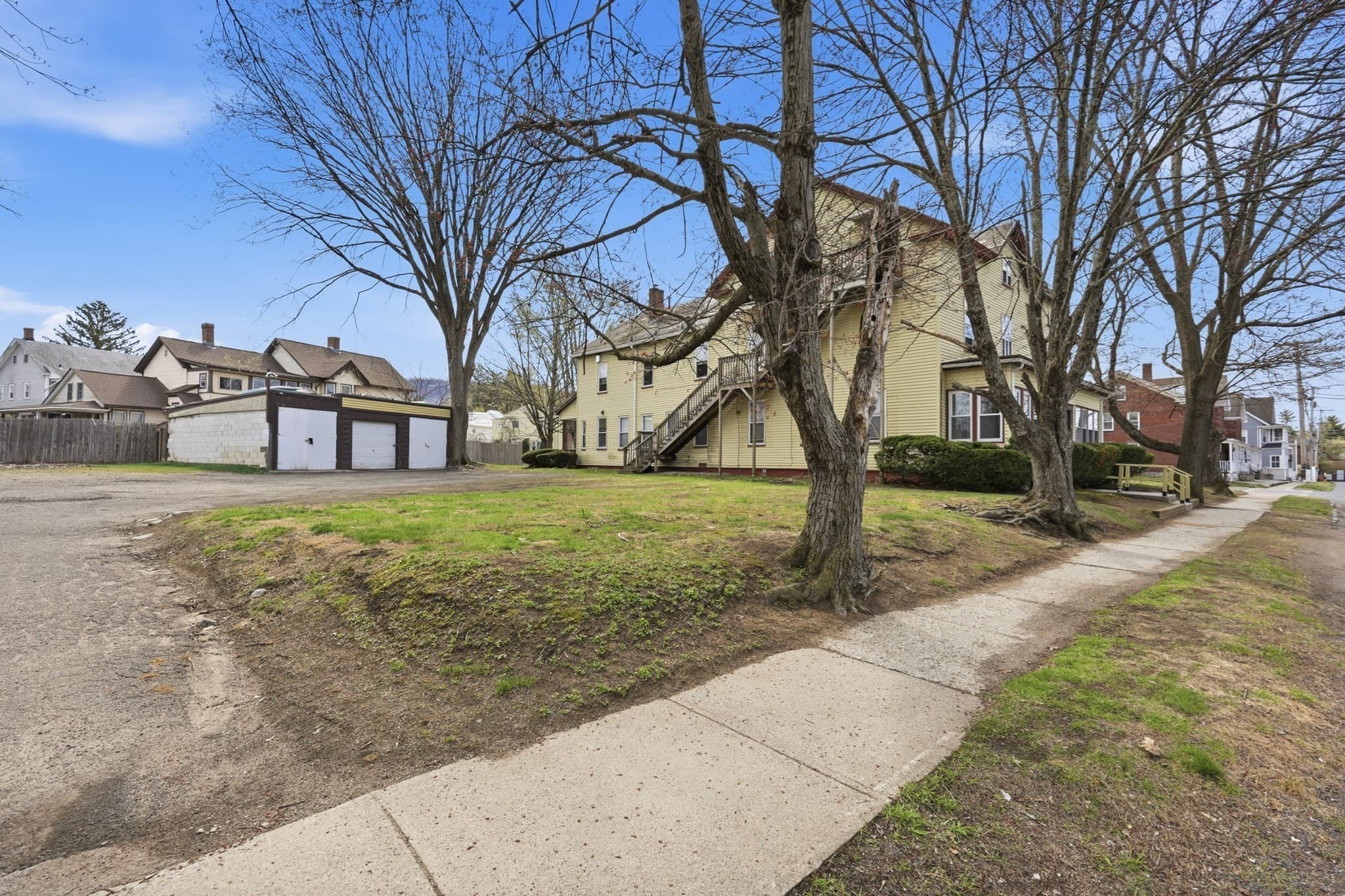 5-9 Family at 17 Adams St, Easthampton MA 01027, photo 4 of 24
