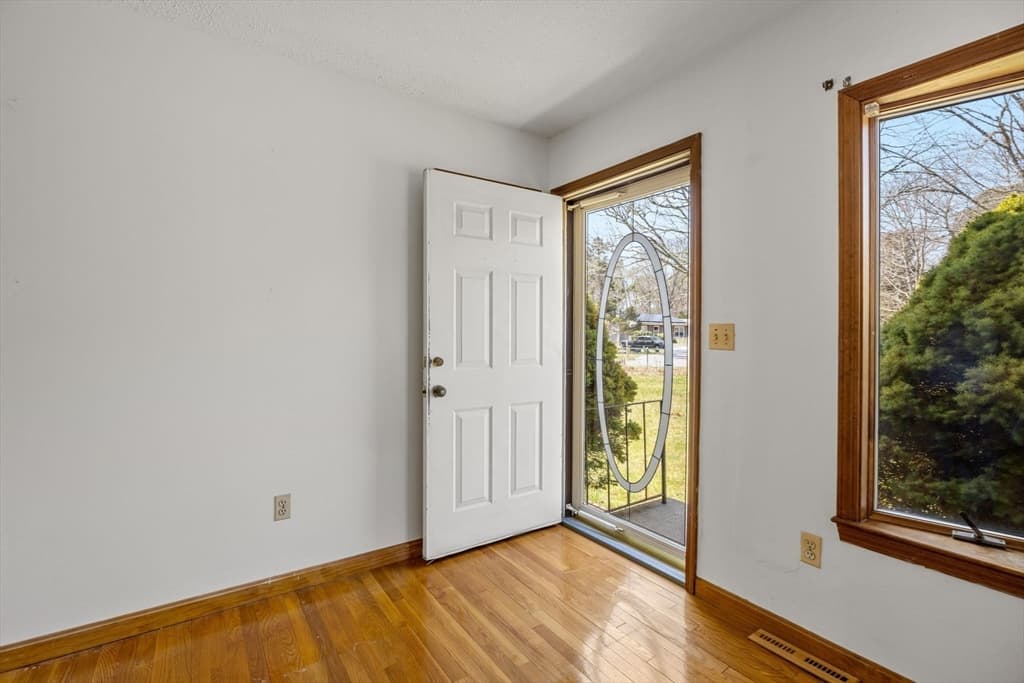74 Grace Ct, Falmouth MA 02536 photo 2