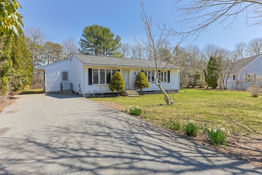 74 Grace Ct, Falmouth MA 02536