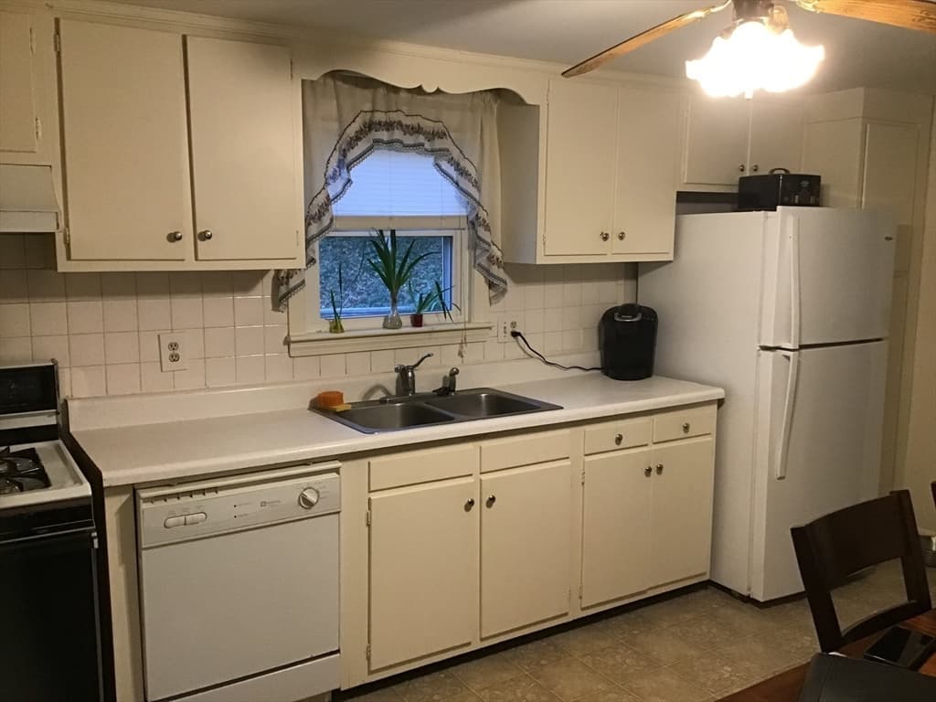 Single Family Residence at 2 Zephyr, Yarmouth MA 02675, photo 5 of 22