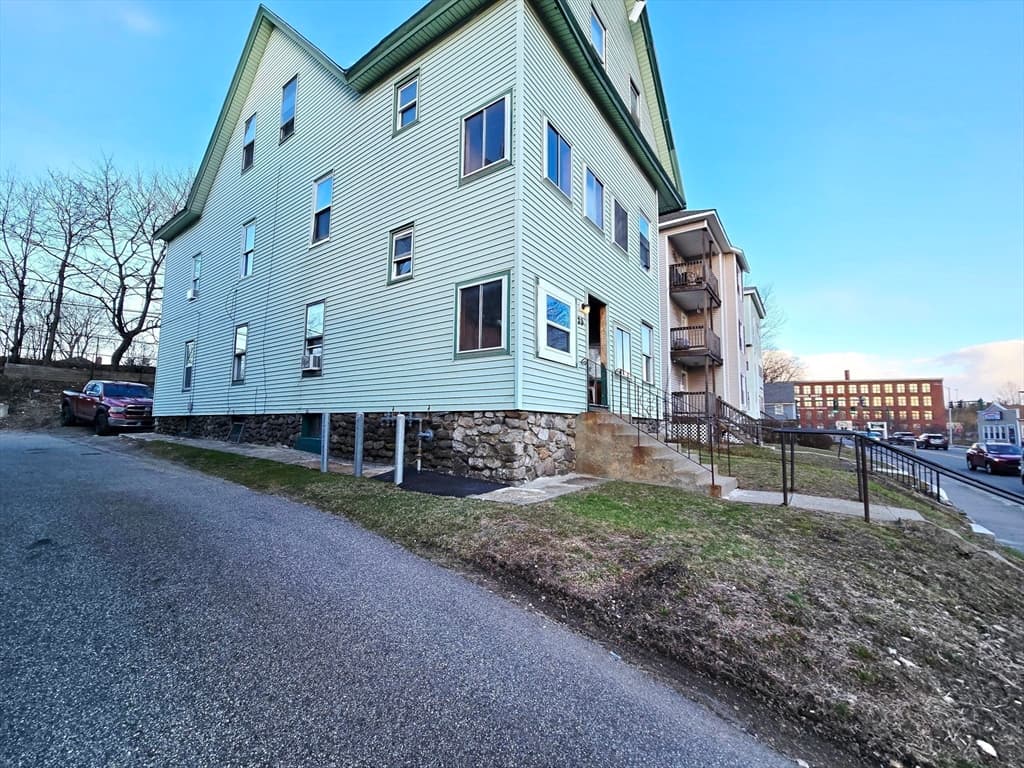3 Family at 29 Cambridge St, Worcester MA 01603, photo 27 of 36