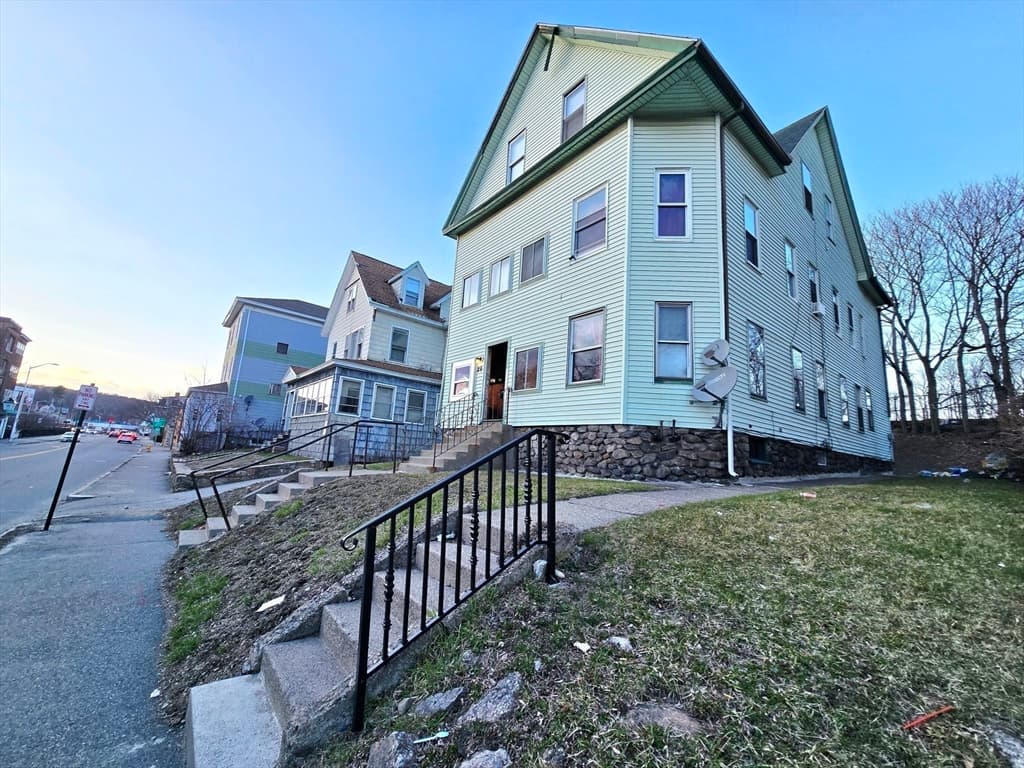 3 Family at 29 Cambridge St, Worcester MA 01603, photo 2 of 36