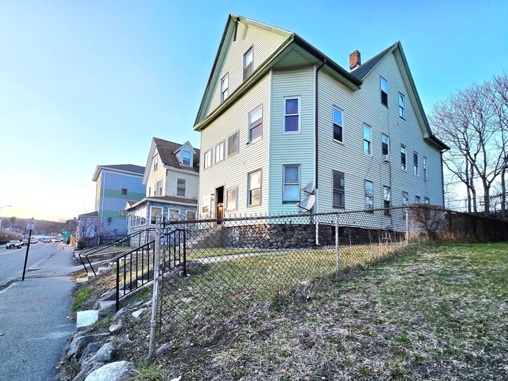 3 Family at 29 Cambridge St, Worcester MA 01603, photo 3 of 36