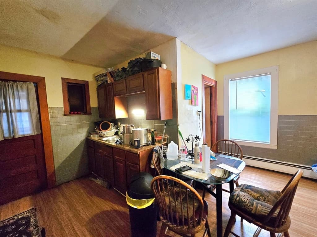3 Family at 29 Cambridge St, Worcester MA 01603, photo 9 of 36