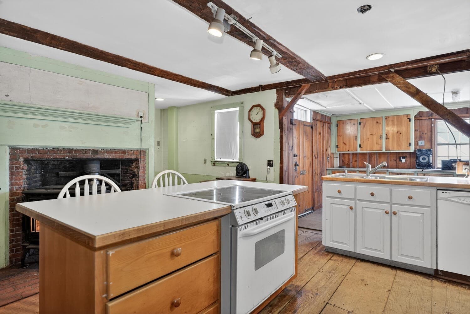 Single Family Residence at 19 Ash St, Marlborough MA 01752, Marlborough, photo 15 of 32