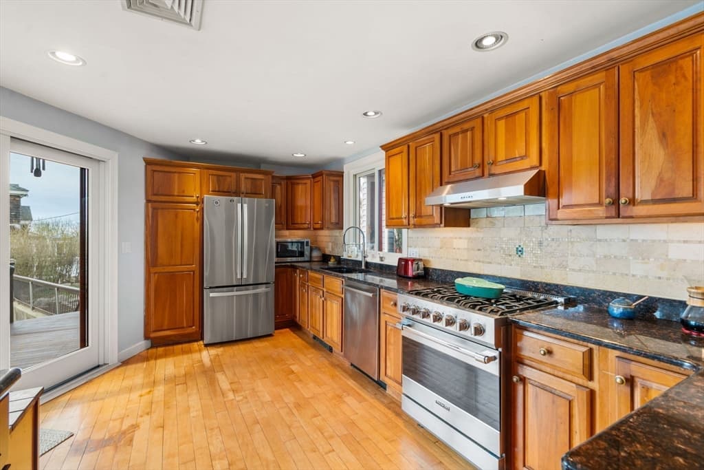 12 Andrews Street, Gloucester MA 01930 photo 4