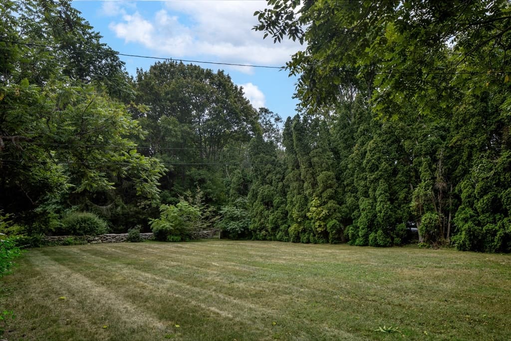 37 Neds Point Rd, Mattapoisett MA 02739 photo 4
