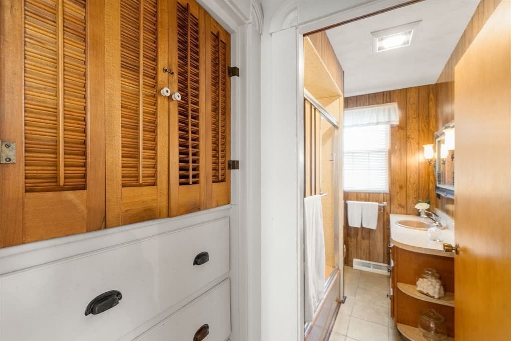 Single Family Residence at 155 Birch St, New Bedford MA 02744, New Bedford, photo 17 of 29