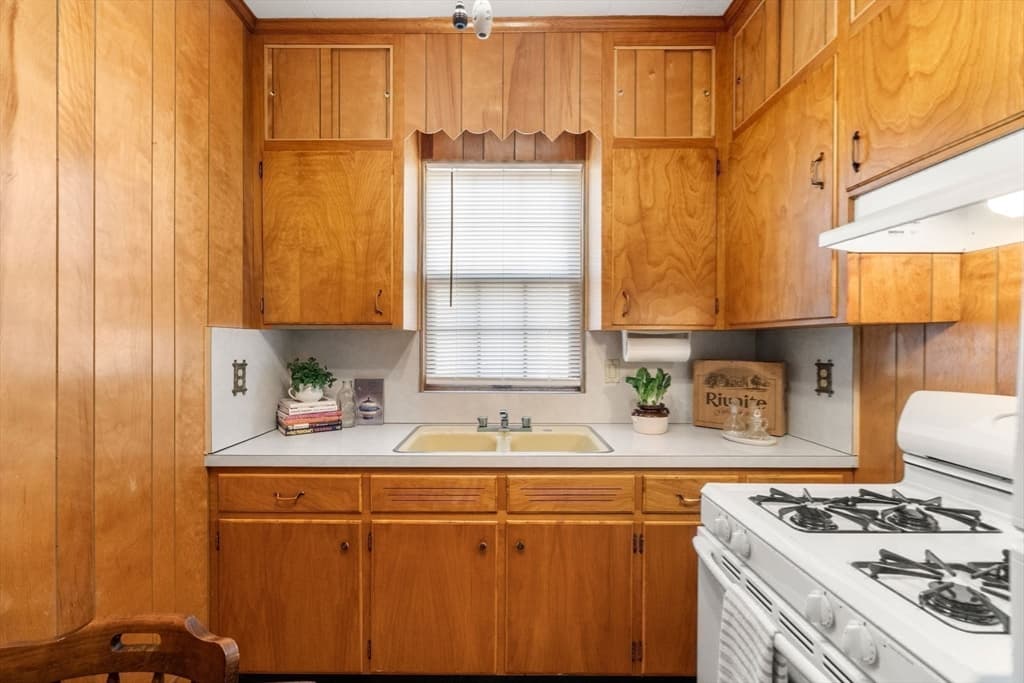 Single Family Residence at 155 Birch St, New Bedford MA 02744, New Bedford, photo 16 of 29