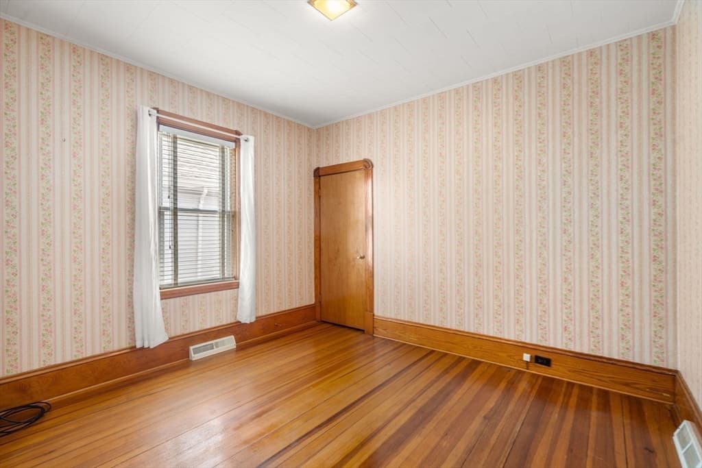 Single Family Residence at 155 Birch St, New Bedford MA 02744, New Bedford, photo 3 of 29