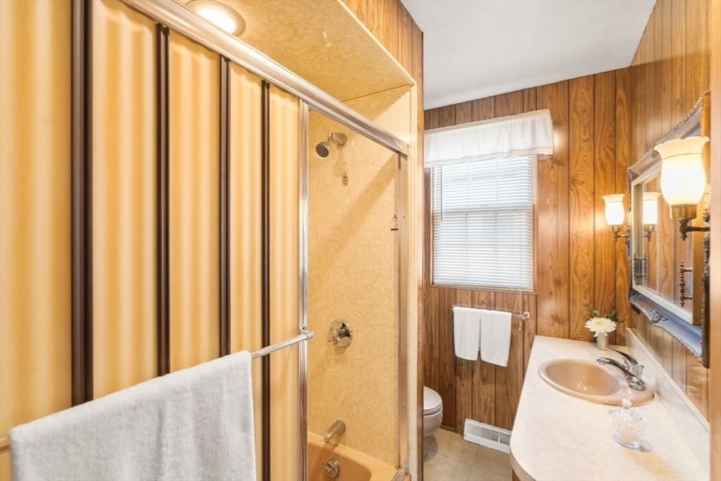 Single Family Residence at 155 Birch St, New Bedford MA 02744, New Bedford, photo 18 of 29