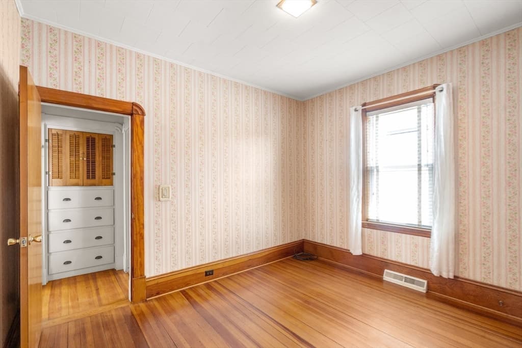 Single Family Residence at 155 Birch St, New Bedford MA 02744, New Bedford, photo 4 of 29