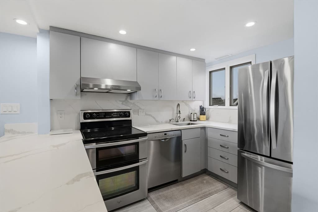 Condominium at 60 Brackett Pl # D, Marblehead MA 01945, Marblehead, photo 6 of 30