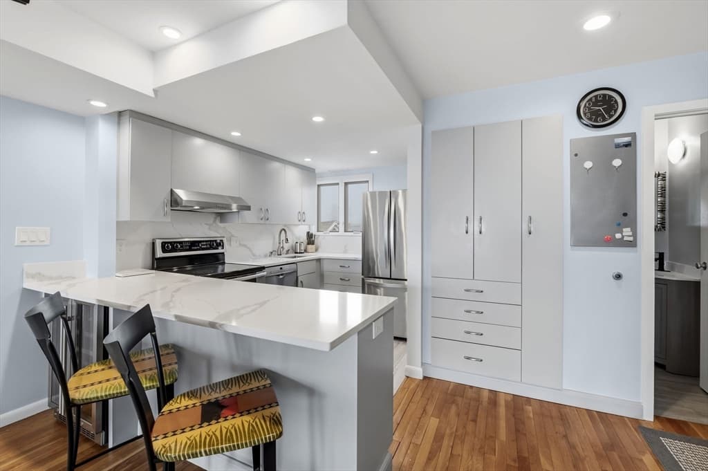 Condominium at 60 Brackett Pl # D, Marblehead MA 01945, Marblehead, photo 7 of 30