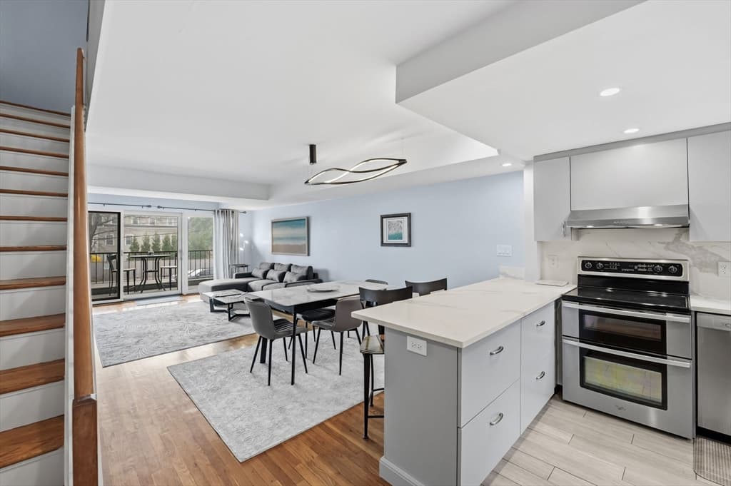 Condominium at 60 Brackett Pl # D, Marblehead MA 01945, Marblehead, photo 5 of 30