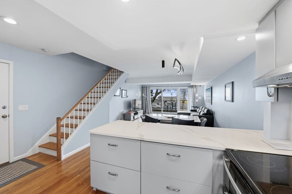 Condominium at 60 Brackett Pl # D, Marblehead MA 01945, Marblehead, photo 9 of 30