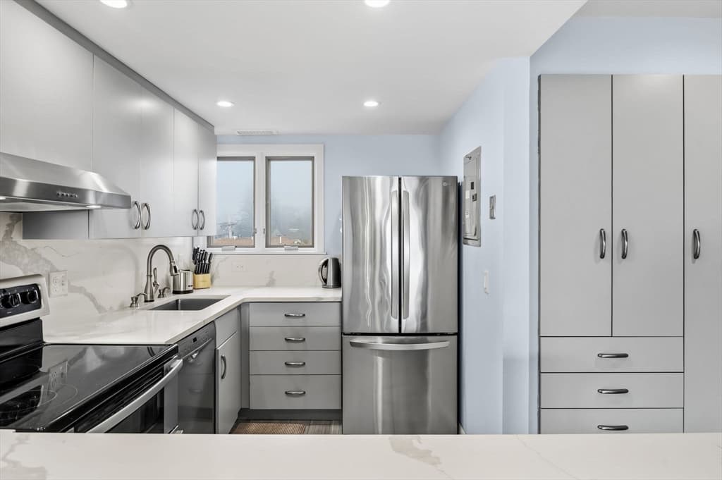 Condominium at 60 Brackett Pl # D, Marblehead MA 01945, Marblehead, photo 8 of 30