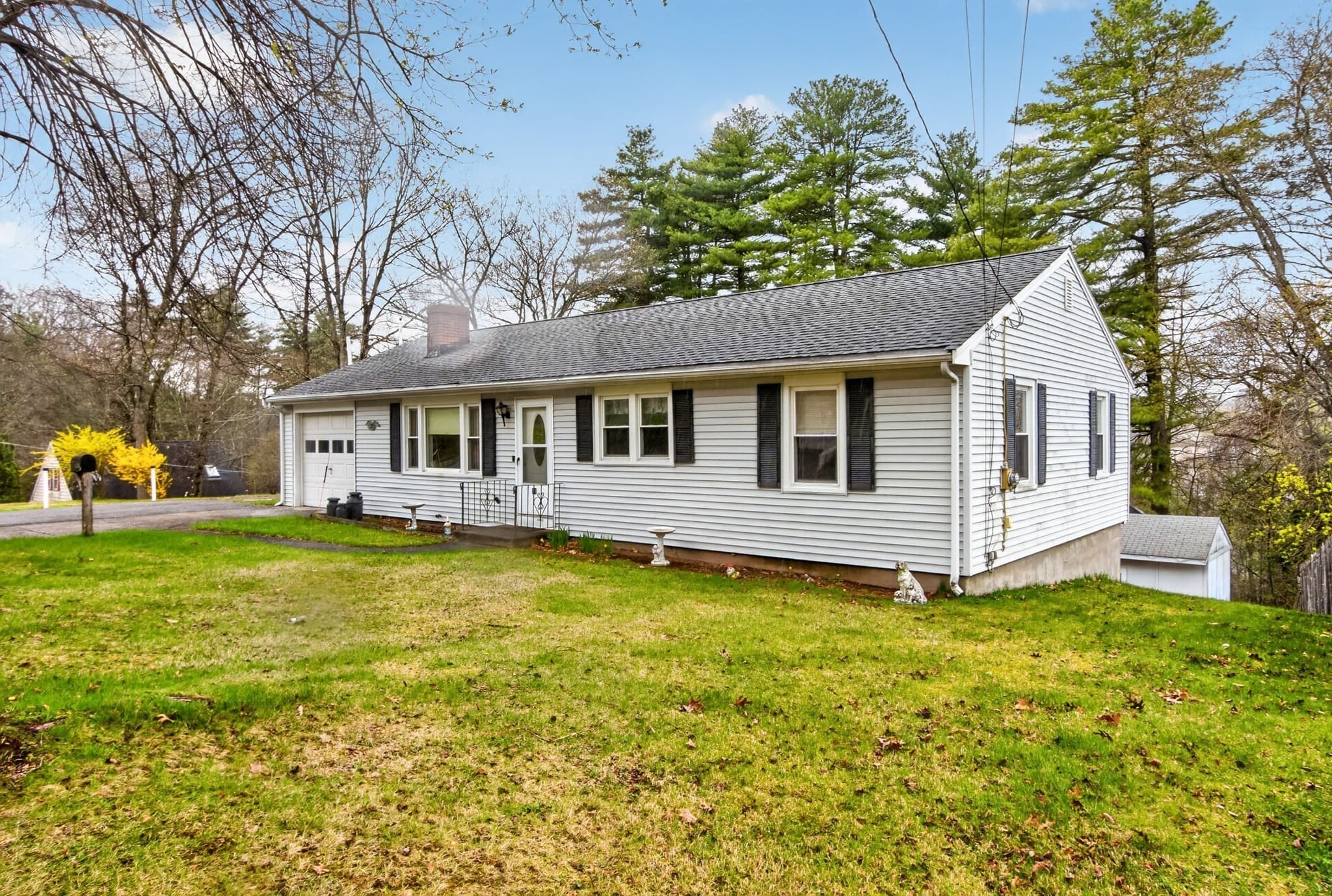 11 Cromie St, Clinton MA 01510