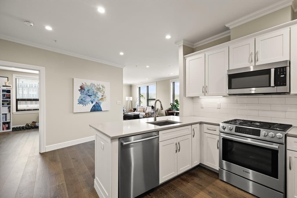 Condominium at 175 North Ave # 407, Wakefield MA 01880, photo 10 of 38