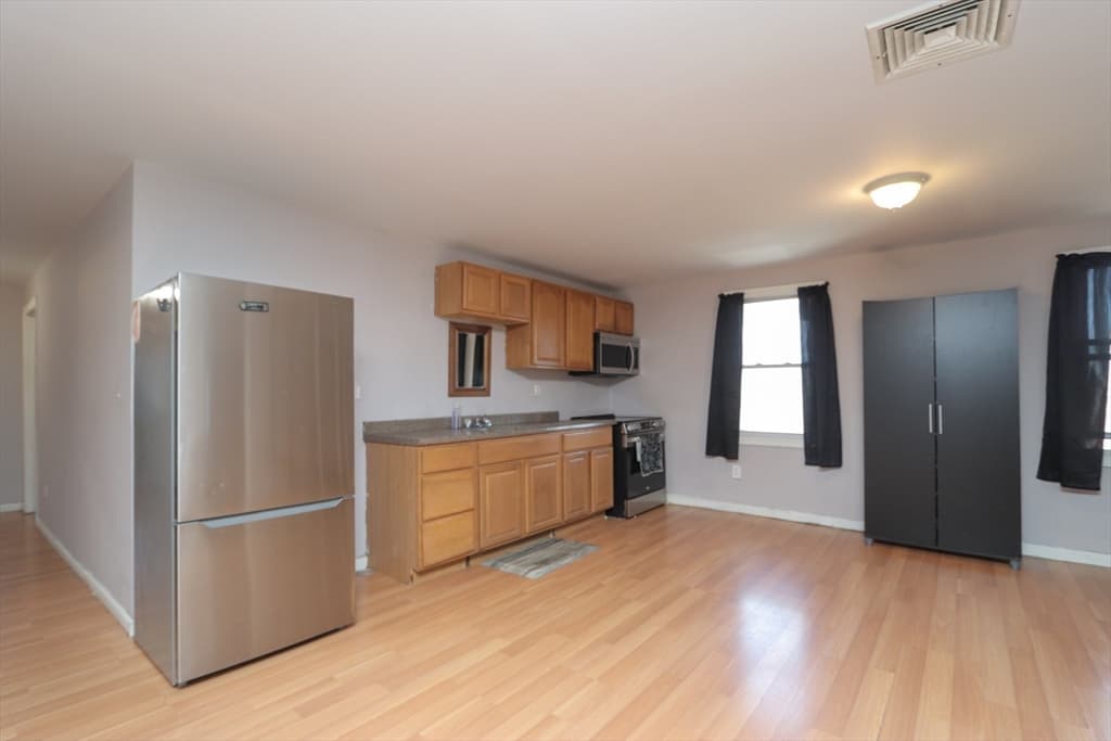 205 Elm St, Westfield MA 01085 photo 6