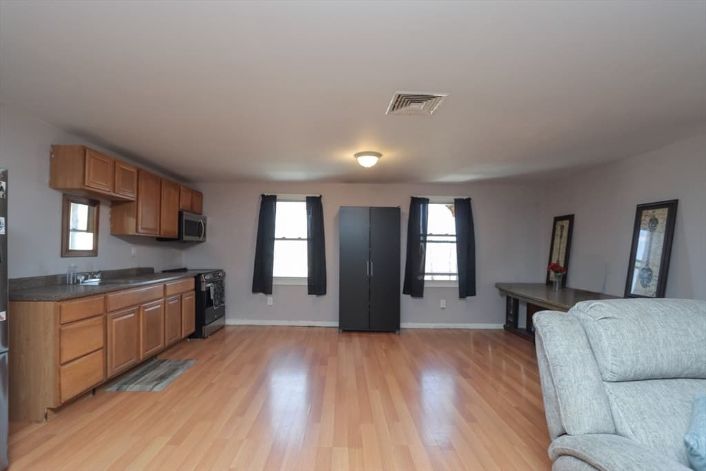 205 Elm St, Westfield MA 01085 photo 7