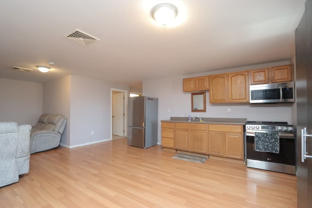 205 Elm St, Westfield MA 01085 photo 8