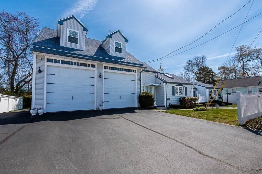 Single Family Residence at 26 Washington Dr, Wareham MA 02571, photo 2 of 42