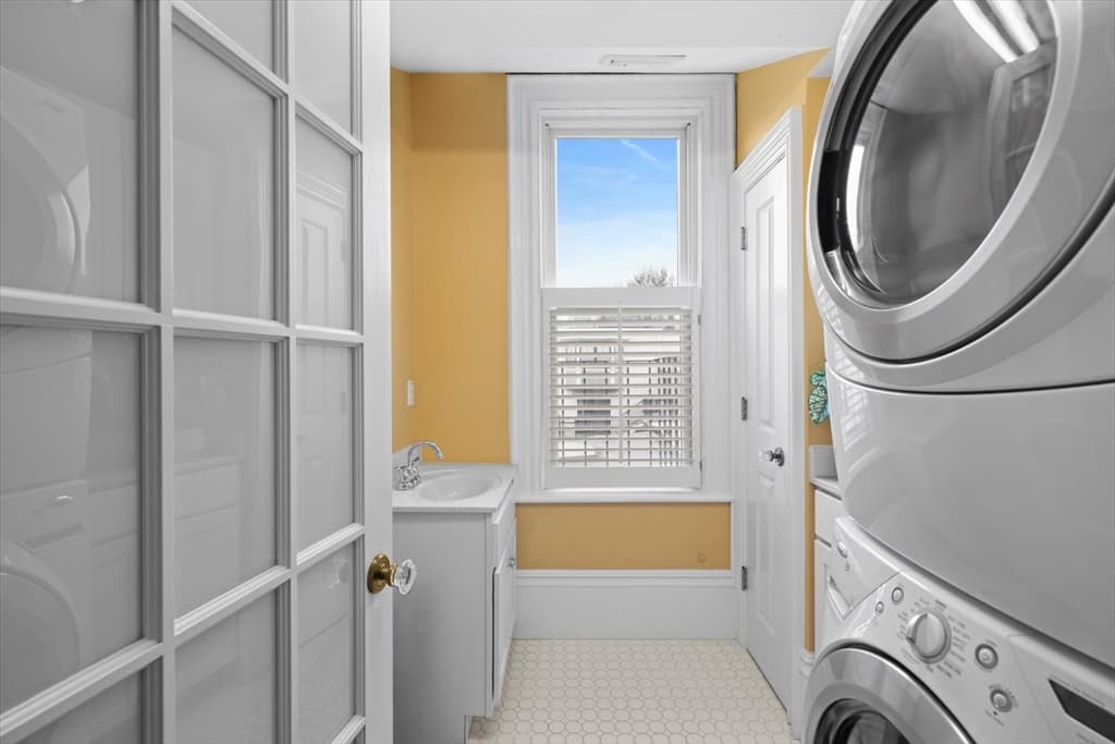 Multi Family at 12 Auburn St, Boston MA 02129, Boston, photo 12 of 20