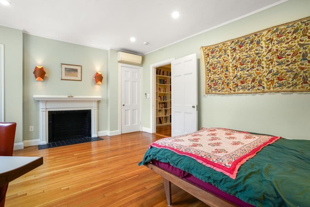 Single Family Residence at 54 Brimmer St, Boston MA 02108, photo 13 of 27