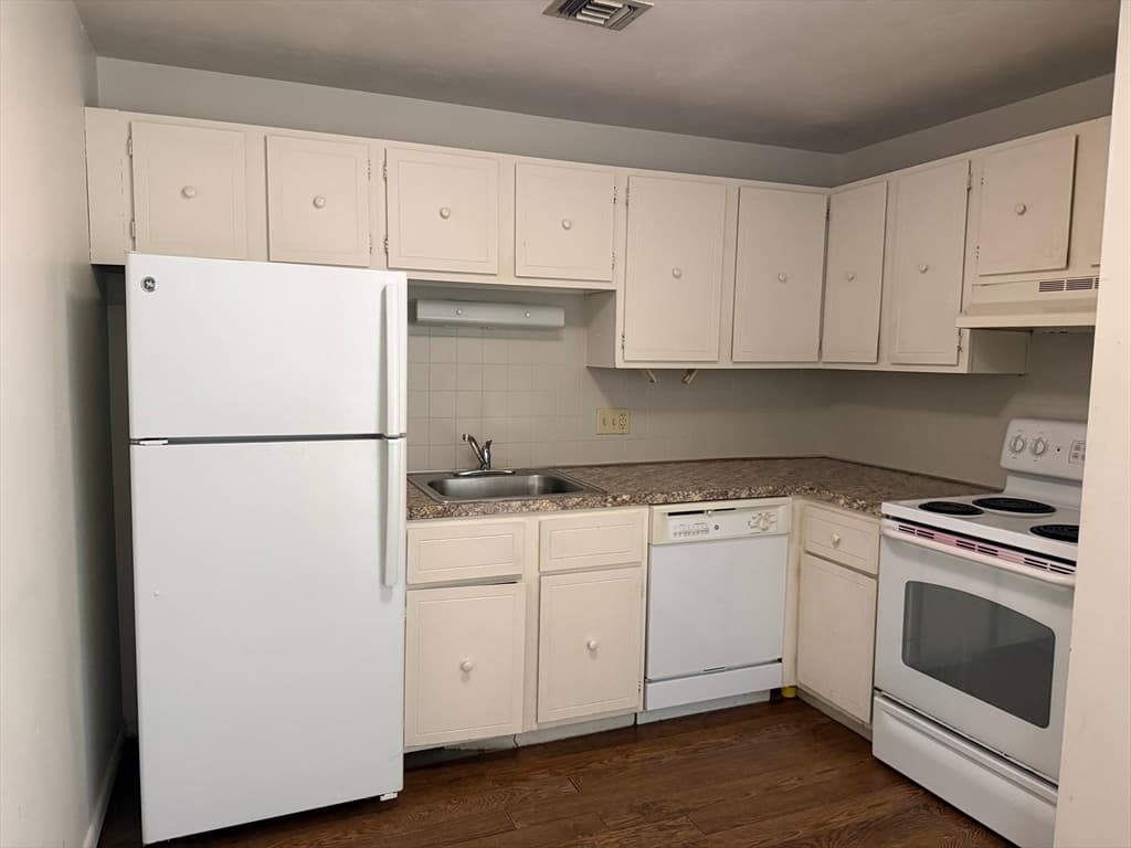 Condominium at 176 Maple Ave # 34, Rutland MA 01543, Rutland, photo 6 of 22