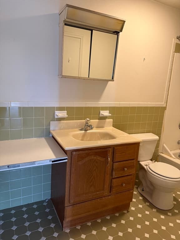 Condominium at 176 Maple Ave # 34, Rutland MA 01543, Rutland, photo 13 of 22