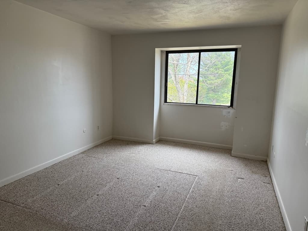 Condominium at 176 Maple Ave # 34, Rutland MA 01543, Rutland, photo 17 of 22