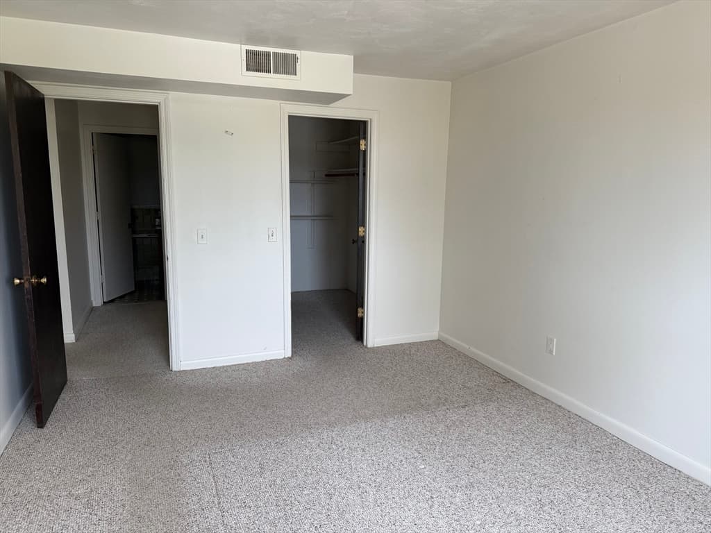 Condominium at 176 Maple Ave # 34, Rutland MA 01543, Rutland, photo 16 of 22