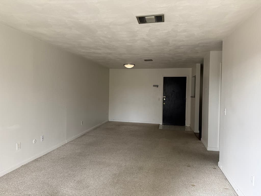Condominium at 176 Maple Ave # 34, Rutland MA 01543, Rutland, photo 12 of 22