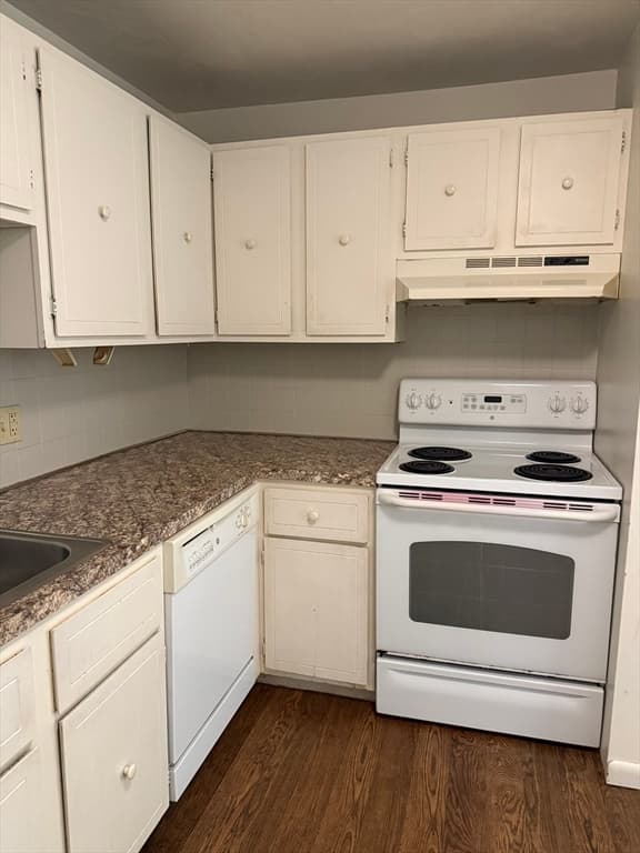 Condominium at 176 Maple Ave # 34, Rutland MA 01543, Rutland, photo 3 of 22