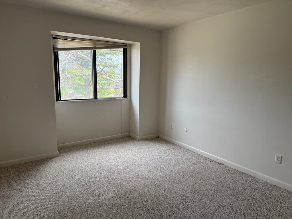 Condominium at 176 Maple Ave # 34, Rutland MA 01543, Rutland, photo 18 of 22