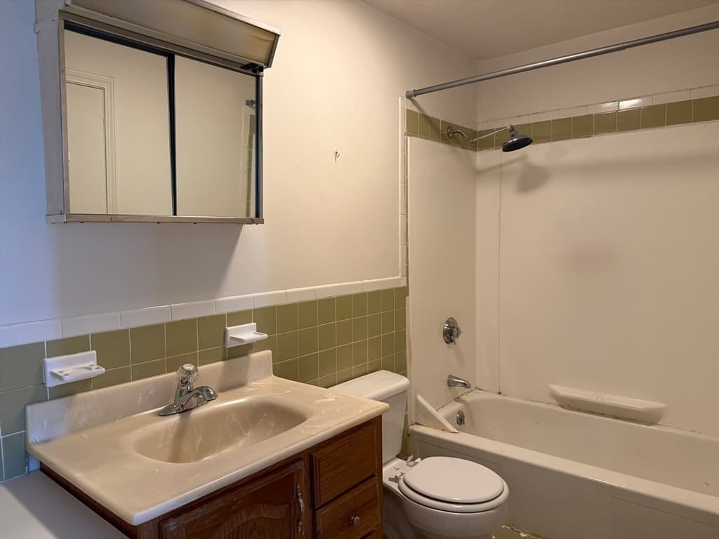 Condominium at 176 Maple Ave # 34, Rutland MA 01543, Rutland, photo 15 of 22