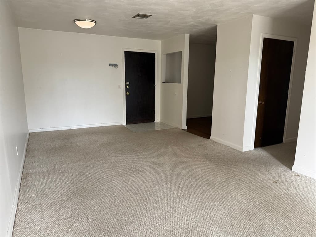Condominium at 176 Maple Ave # 34, Rutland MA 01543, Rutland, photo 11 of 22