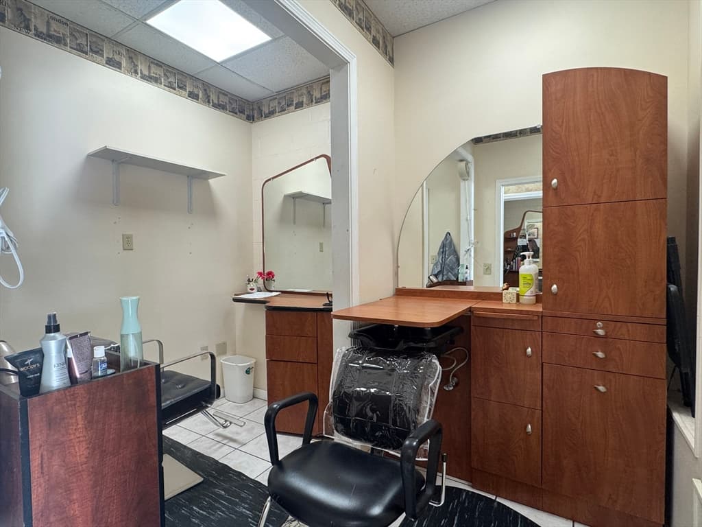Business Opportunity at 4 Elm St, Salisbury MA 01952, Salisbury, photo 4 of 8