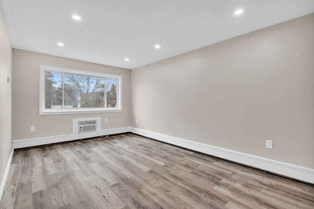 Condominium at 150 Second Street # 205, Framingham MA 01702, Framingham, photo 2 of 8