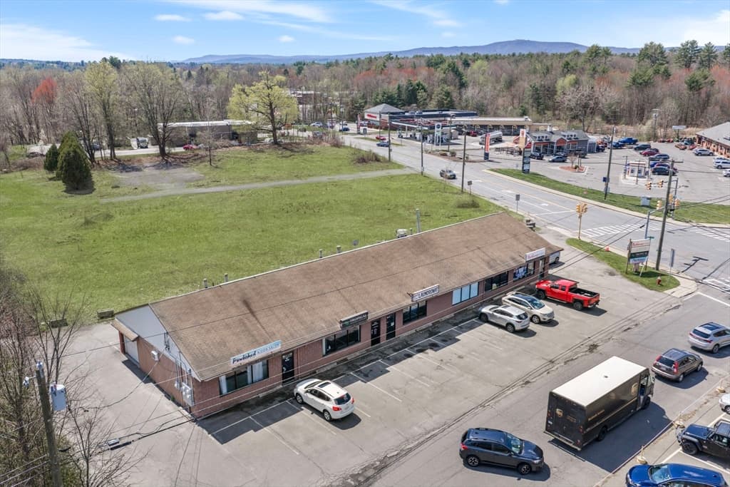 135 B Northampton St, Easthampton MA 01027