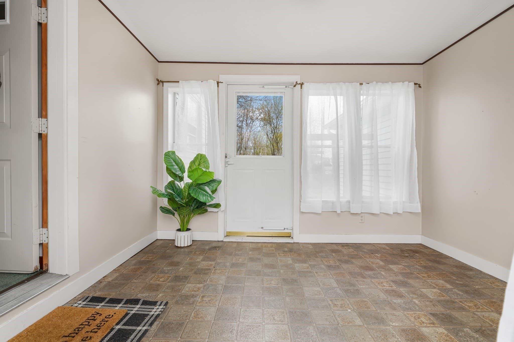 Single Family Residence at 96 Star St, Fall River MA 02724, photo 7 of 41