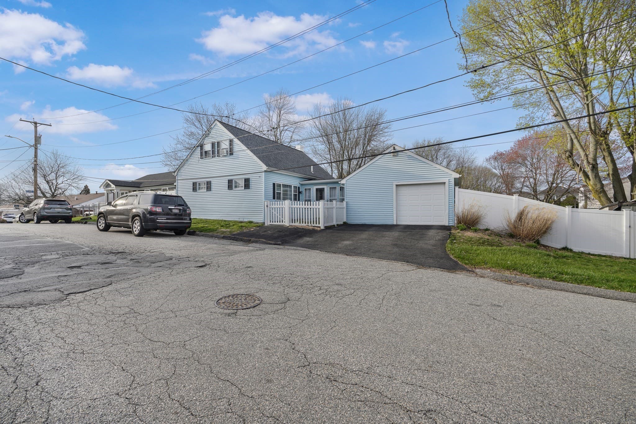 Single Family Residence at 96 Star St, Fall River MA 02724, photo 3 of 41